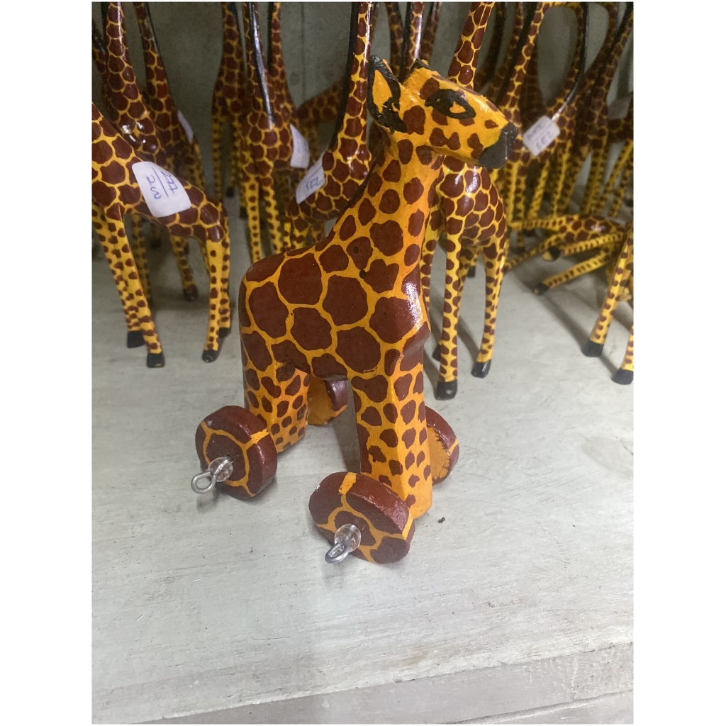 wooden giraffe on wheels 4